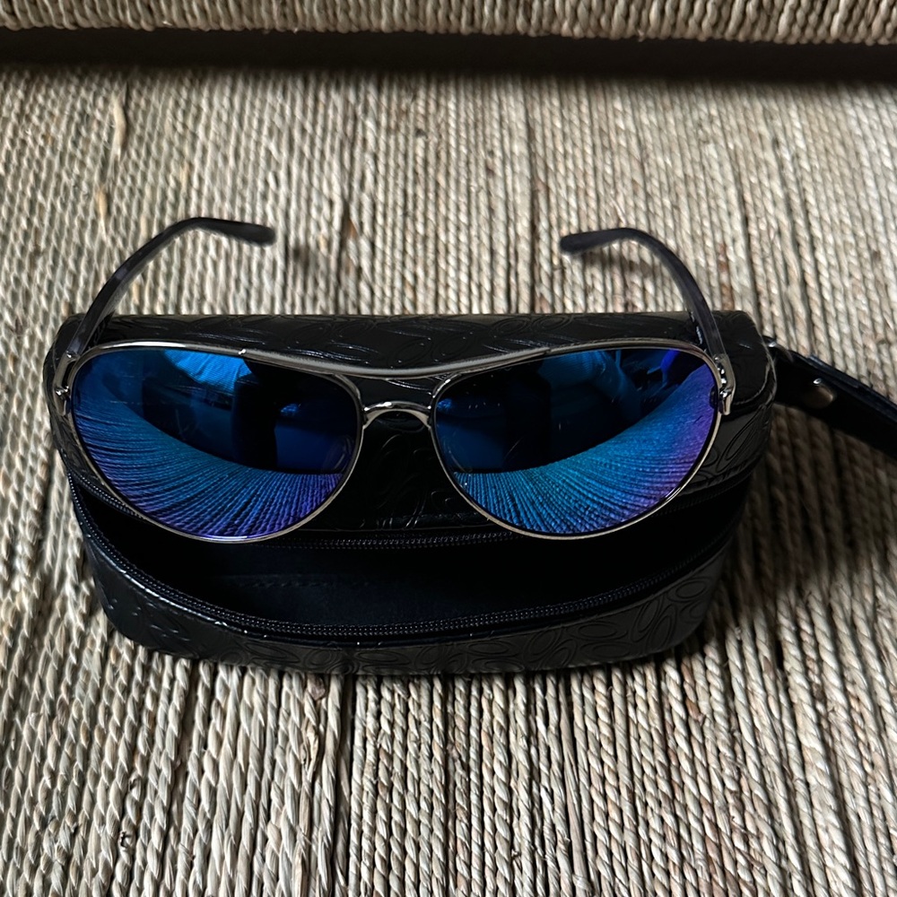 Oakley Blue Polarized Sunglasses with Grey Frame - OO4079 Feedback - Picture 3 of 5